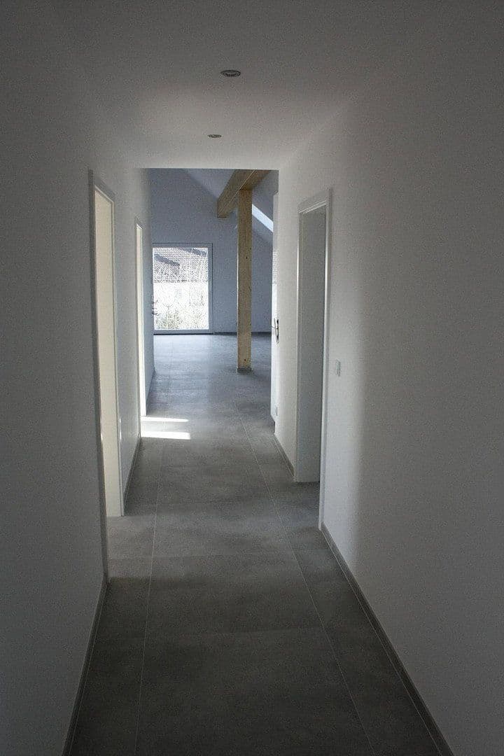 Prenájom bytu 4-izbový 120 m², Thalhausen, Bavorsko Prenájom bytu 4-izbový 120 m², Thalhausen, Bavorsko
