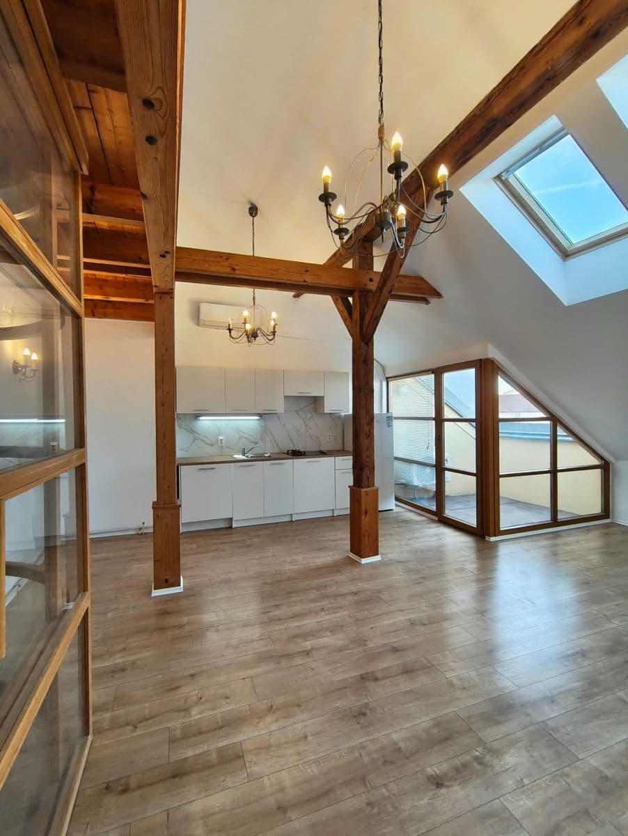 Prenájom bytu 3-izbový 104 m², Chlumčanského, Praha, Praha Prenájom bytu 3-izbový 104 m², Chlumčanského, Praha, Praha