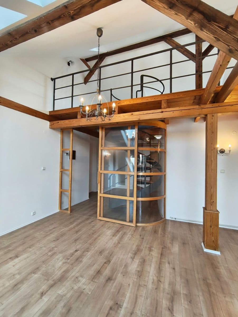 Prenájom bytu 3-izbový 104 m², Chlumčanského, Praha, Praha Prenájom bytu 3-izbový 104 m², Chlumčanského, Praha, Praha