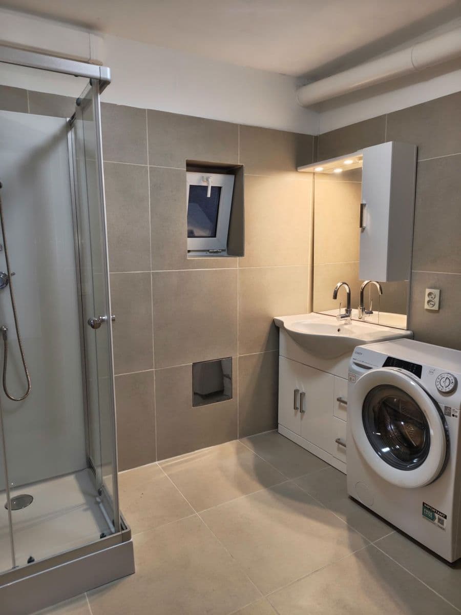 Prenájom bytu 3-izbový 104 m², Chlumčanského, Praha, Praha Prenájom bytu 3-izbový 104 m², Chlumčanského, Praha, Praha