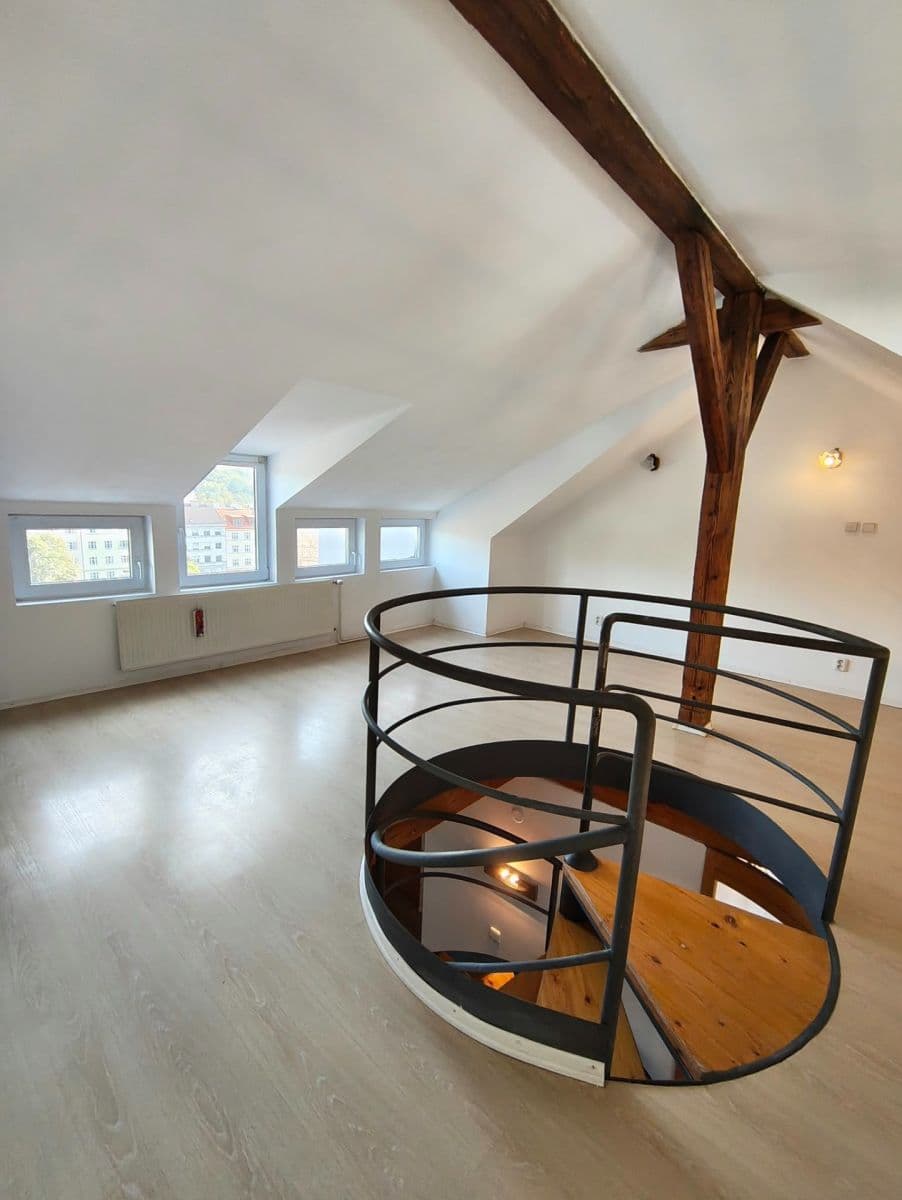Prenájom bytu 3-izbový 104 m², Chlumčanského, Praha, Praha Prenájom bytu 3-izbový 104 m², Chlumčanského, Praha, Praha