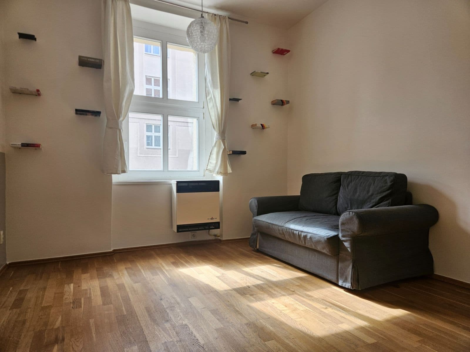 Prenájom bytu 2-izbový 43 m², Družstevní, Praha, Praha Prenájom bytu 2-izbový 43 m², Družstevní, Praha, Praha