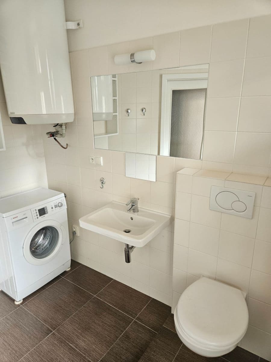 Prenájom bytu 2-izbový 43 m², Družstevní, Praha, Praha Prenájom bytu 2-izbový 43 m², Družstevní, Praha, Praha