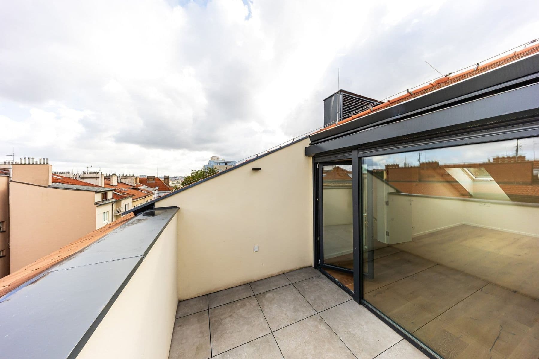 Prenájom bytu 4-izbový 151 m², Čiklova, Praha, Praha Prenájom bytu 4-izbový 151 m², Čiklova, Praha, Praha