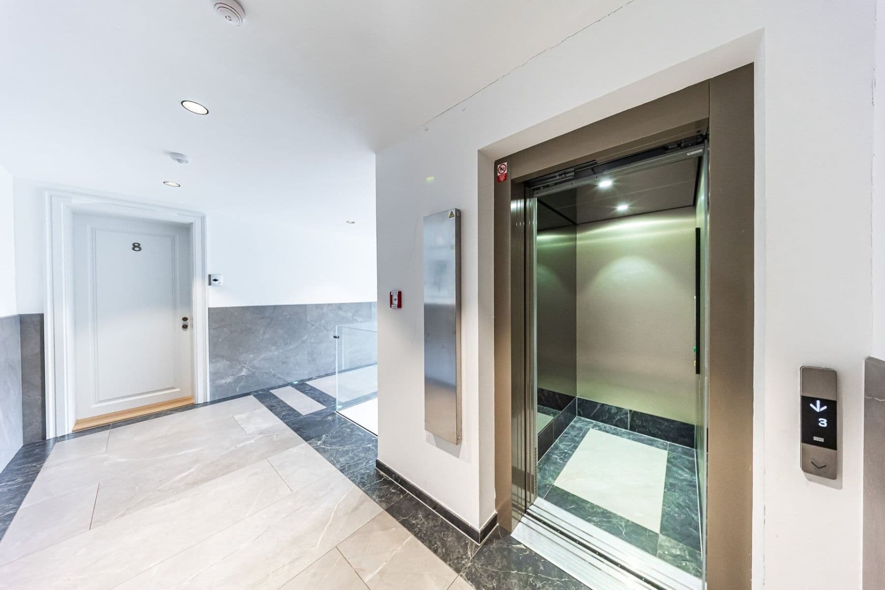 Prenájom bytu 4-izbový 151 m², Čiklova, Praha, Praha Prenájom bytu 4-izbový 151 m², Čiklova, Praha, Praha