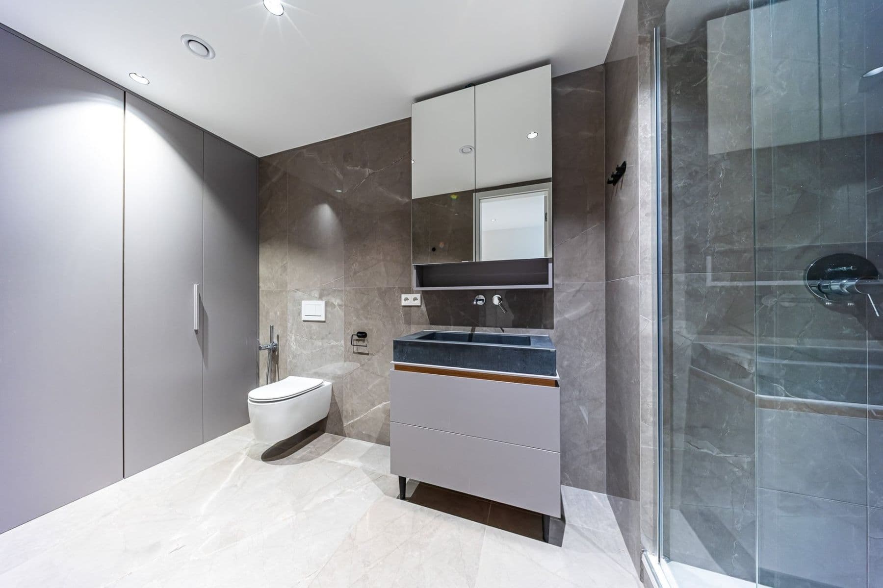 Prenájom bytu 4-izbový 151 m², Čiklova, Praha, Praha Prenájom bytu 4-izbový 151 m², Čiklova, Praha, Praha