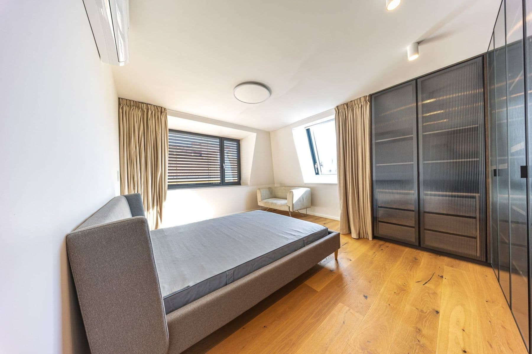 Prenájom bytu 4-izbový 151 m², Čiklova, Praha, Praha Prenájom bytu 4-izbový 151 m², Čiklova, Praha, Praha