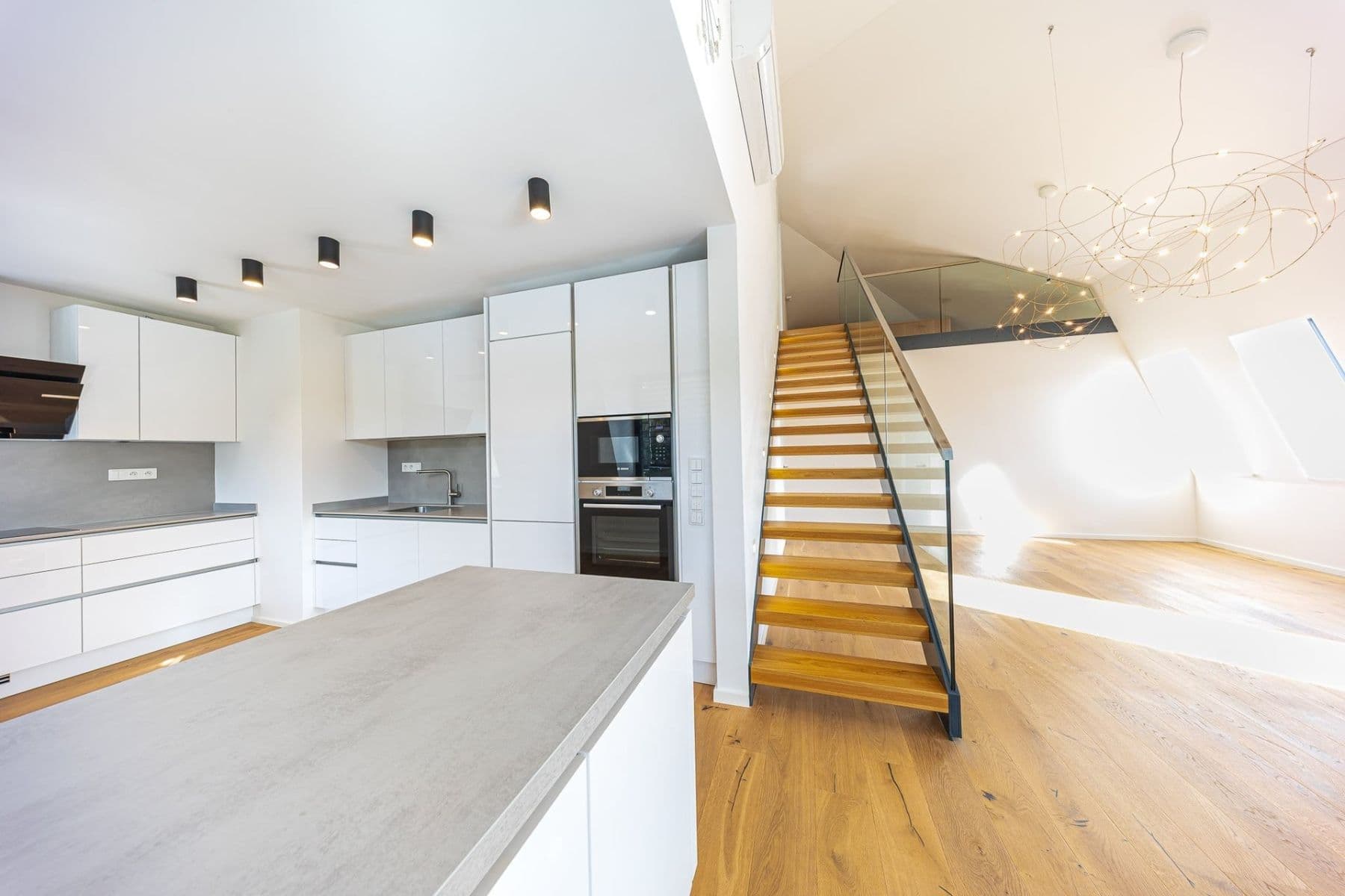 Prenájom bytu 4-izbový 151 m², Čiklova, Praha, Praha Prenájom bytu 4-izbový 151 m², Čiklova, Praha, Praha
