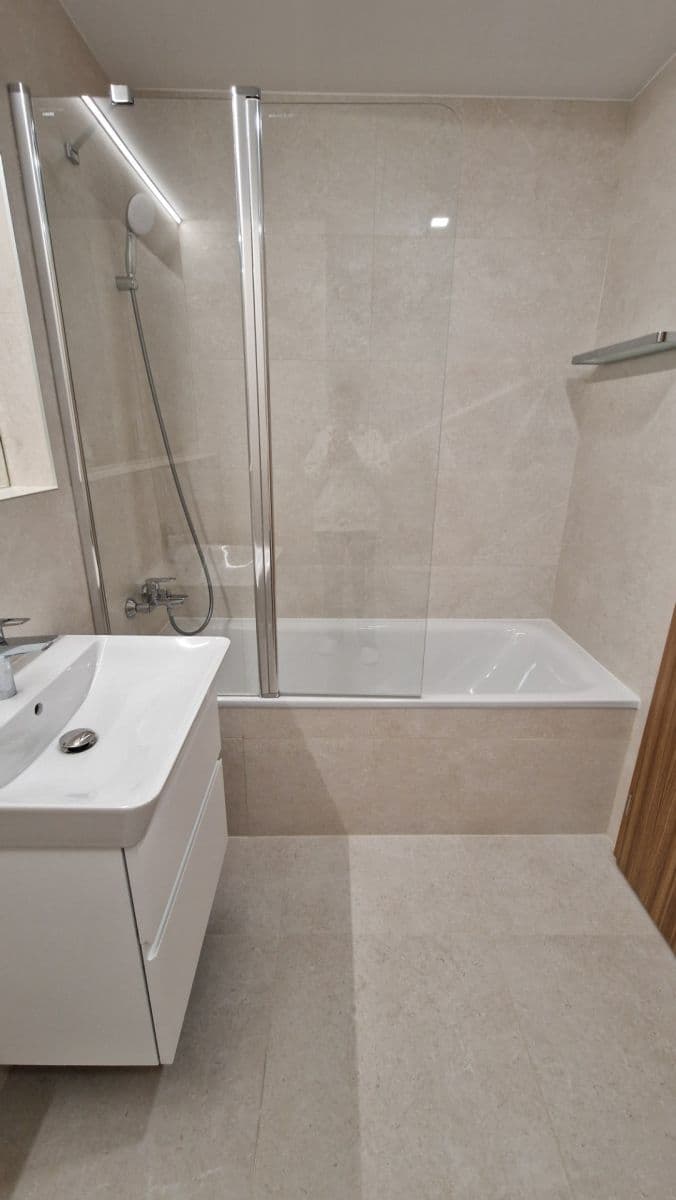 Prenájom bytu 2-izbový 51 m², K Beranovu, Praha, Praha Prenájom bytu 2-izbový 51 m², K Beranovu, Praha, Praha
