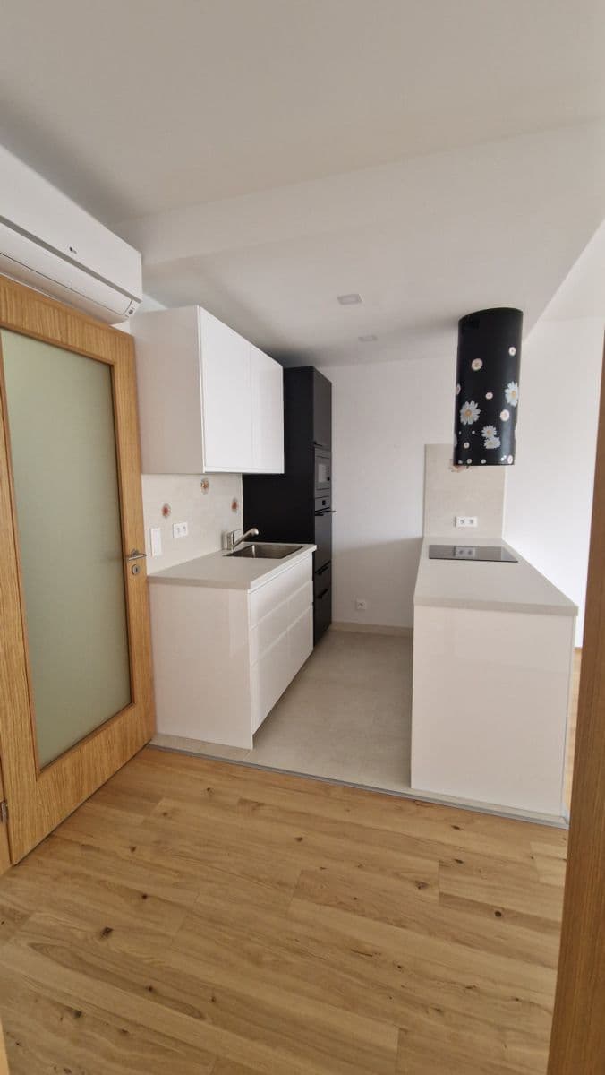 Prenájom bytu 2-izbový 51 m², K Beranovu, Praha, Praha Prenájom bytu 2-izbový 51 m², K Beranovu, Praha, Praha