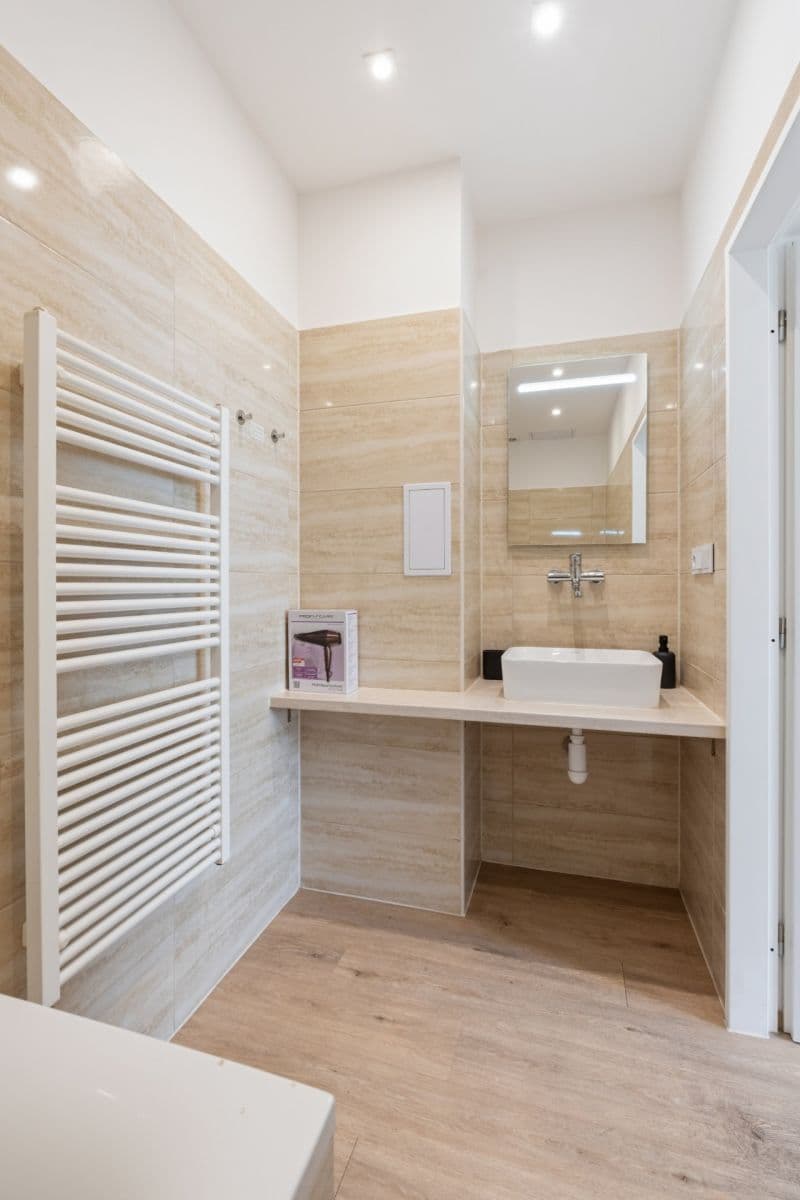 Prenájom bytu 2-izbový 53 m², Košická, Praha, Praha Prenájom bytu 2-izbový 53 m², Košická, Praha, Praha