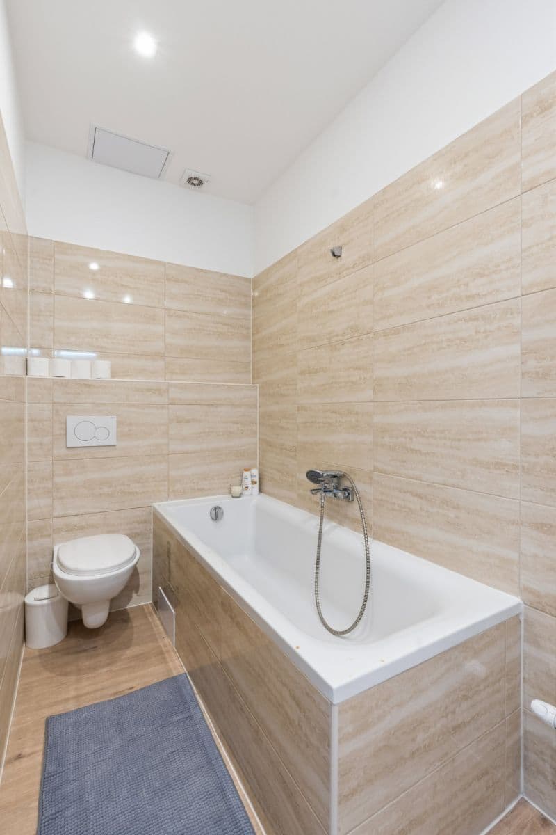 Prenájom bytu 2-izbový 53 m², Košická, Praha, Praha Prenájom bytu 2-izbový 53 m², Košická, Praha, Praha