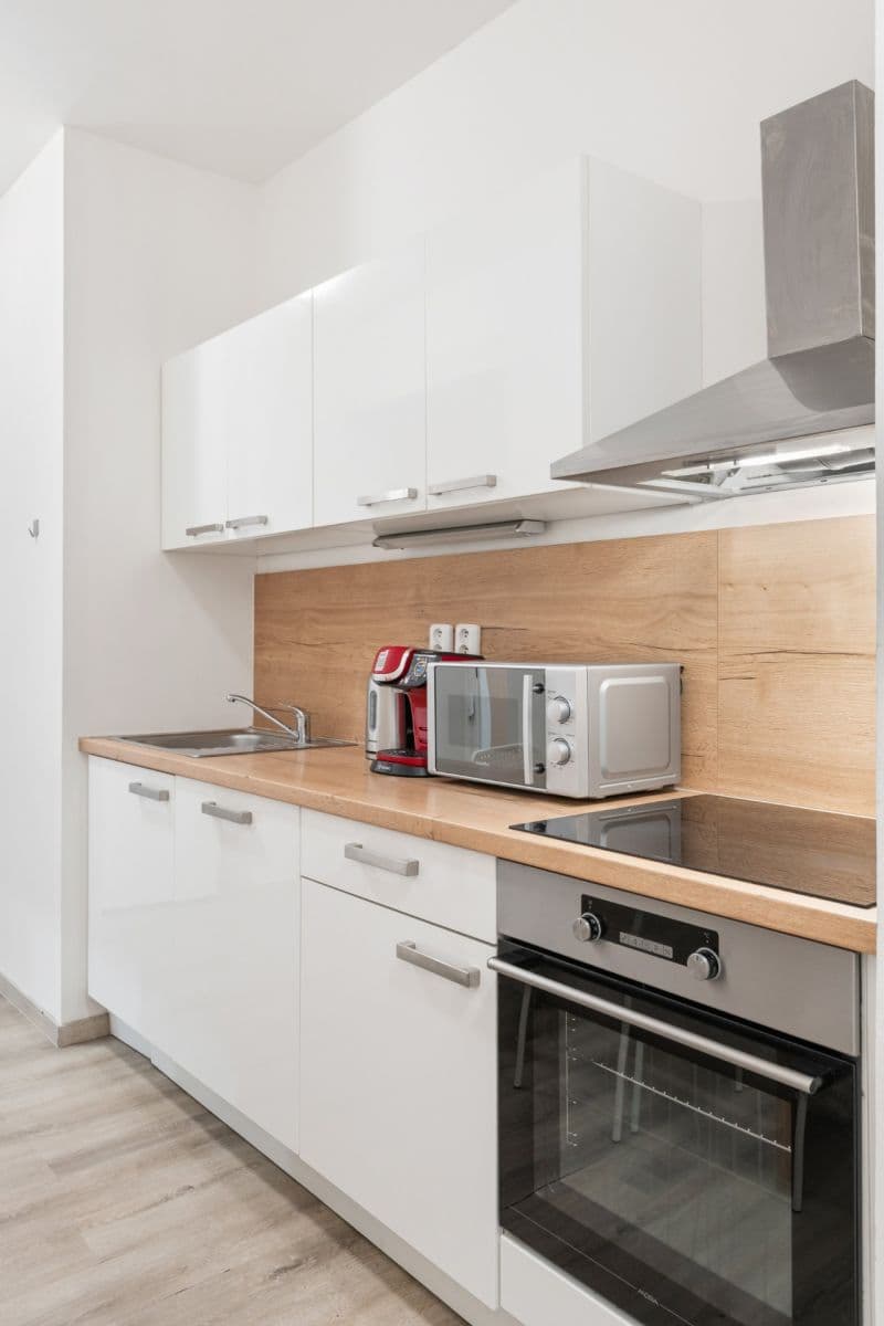 Prenájom bytu 2-izbový 60 m², Košická, Praha, Praha Prenájom bytu 2-izbový 60 m², Košická, Praha, Praha