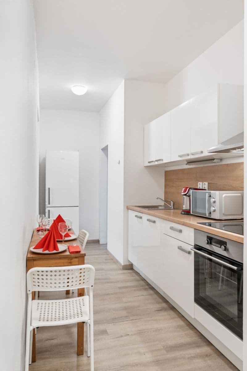 Prenájom bytu 2-izbový 60 m², Košická, Praha, Praha Prenájom bytu 2-izbový 60 m², Košická, Praha, Praha