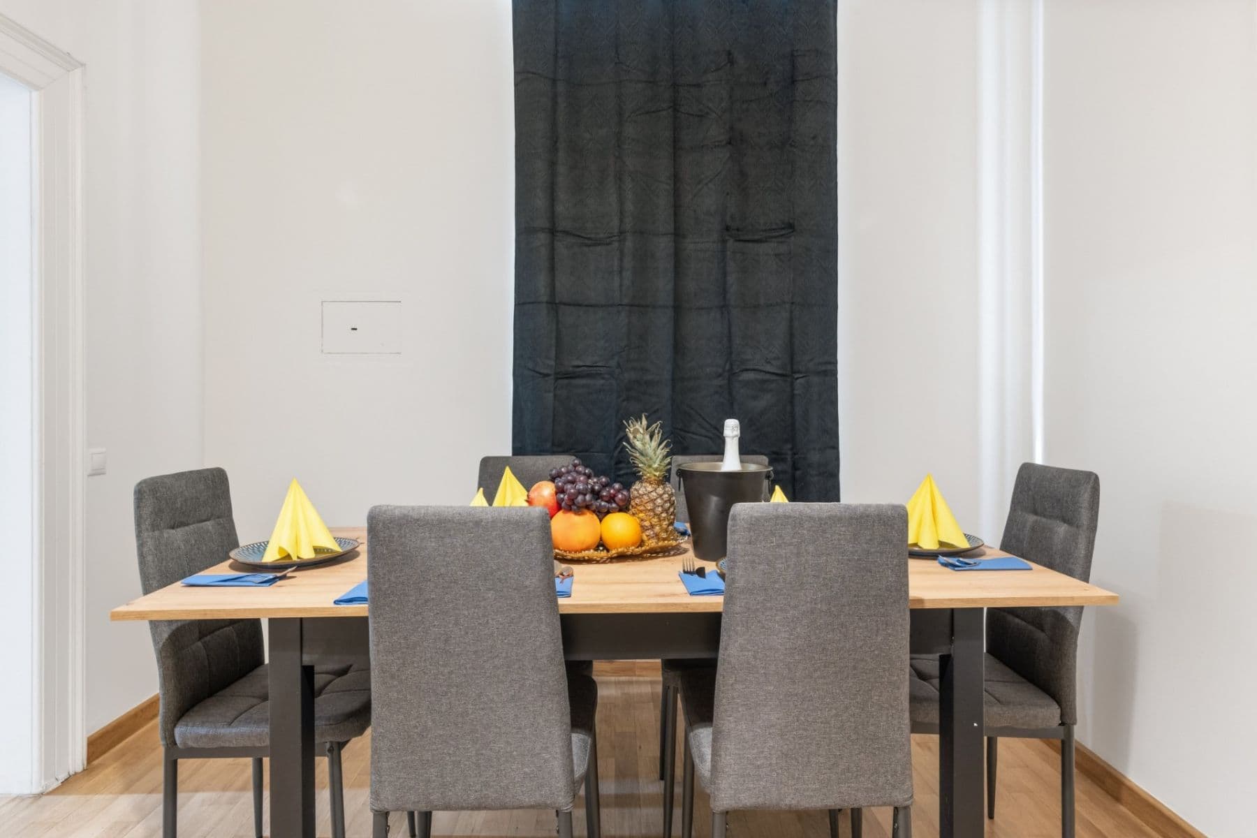 Prenájom bytu 2-izbový 59 m², Dělnická, Praha, Praha Prenájom bytu 2-izbový 59 m², Dělnická, Praha, Praha