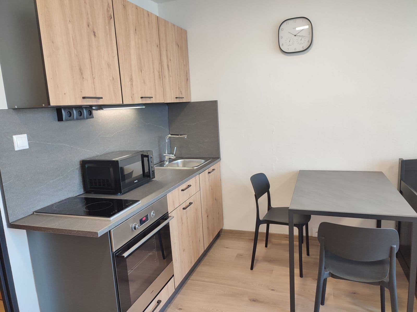 Prenájom bytu Garsoniéra 27 m², Staničná, Trenčín, Trenčiansky kraj Prenájom bytu Garsoniéra 27 m², Staničná, Trenčín, Trenčiansky kraj