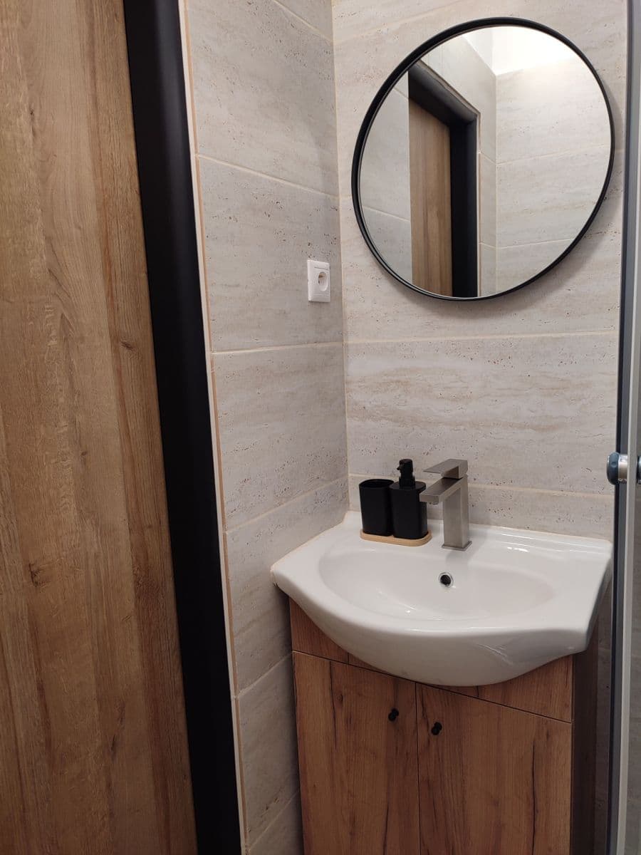 Prenájom bytu Garsoniéra 27 m², Staničná, Trenčín, Trenčiansky kraj Prenájom bytu Garsoniéra 27 m², Staničná, Trenčín, Trenčiansky kraj