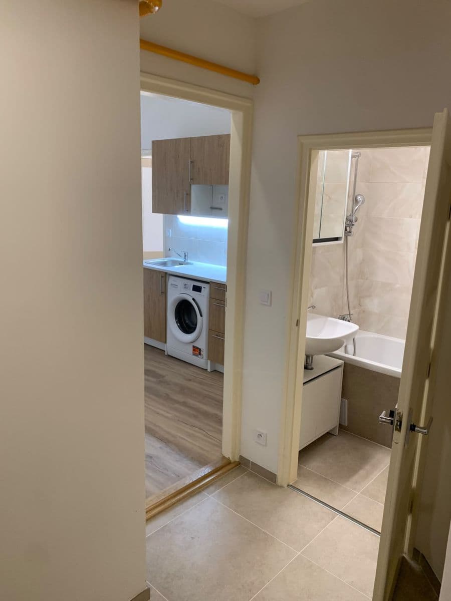Prenájom bytu 2-izbový 37 m², V Korytech, Praha, Praha Prenájom bytu 2-izbový 37 m², V Korytech, Praha, Praha