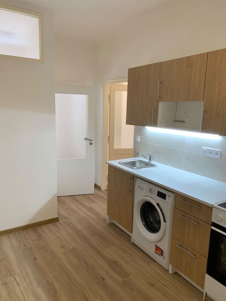 Prenájom bytu 2-izbový 37 m², V Korytech, Praha, Praha Prenájom bytu 2-izbový 37 m², V Korytech, Praha, Praha