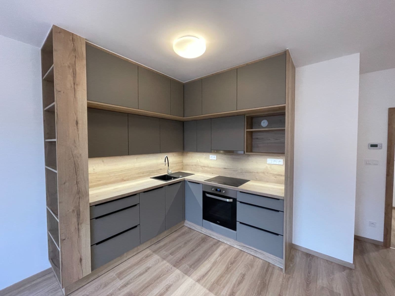 Prenájom bytu 2-izbový 59 m², U Sportovní školy, Pardubice, Pardubický kraj Prenájom bytu 2-izbový 59 m², U Sportovní školy, Pardubice, Pardubický kraj