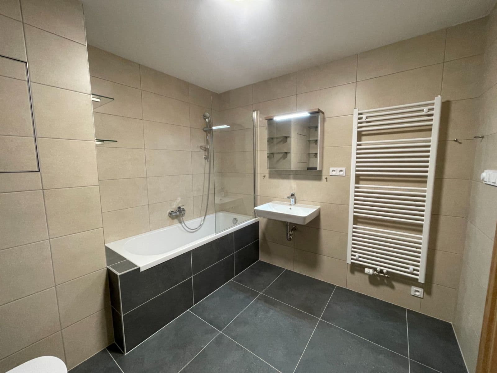 Prenájom bytu 2-izbový 59 m², U Sportovní školy, Pardubice, Pardubický kraj Prenájom bytu 2-izbový 59 m², U Sportovní školy, Pardubice, Pardubický kraj