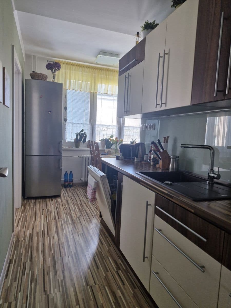 Prenájom bytu 3-izbový 64 m², Dělnická, Karlovy Vary, Karlovarský kraj Prenájom bytu 3-izbový 64 m², Dělnická, Karlovy Vary, Karlovarský kraj