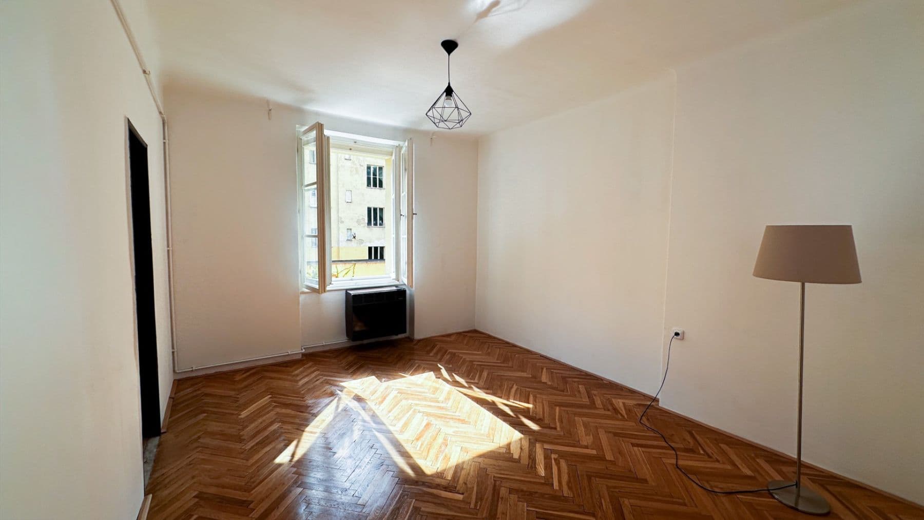 Prenájom bytu 2-izbový 37 m², Žerotínova, Praha, Praha Prenájom bytu 2-izbový 37 m², Žerotínova, Praha, Praha