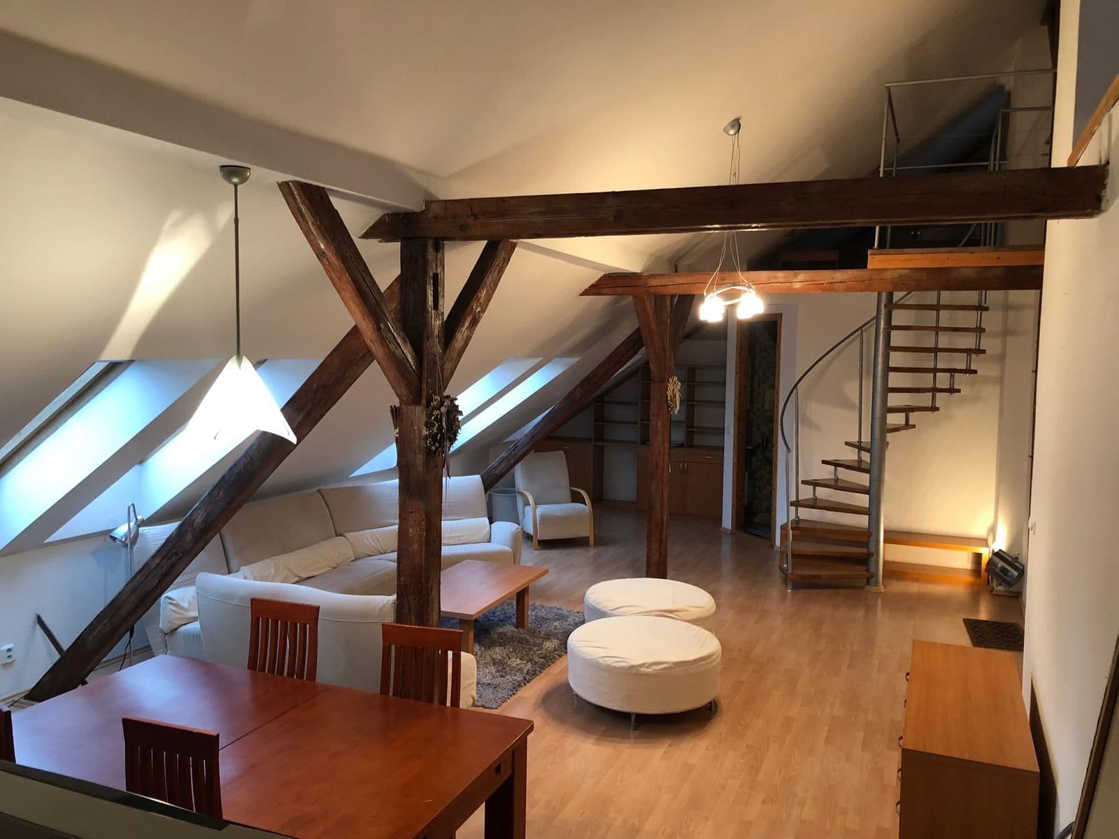 Prenájom bytu 156 m², Husitská, Praha, Praha Prenájom bytu 156 m², Husitská, Praha, Praha