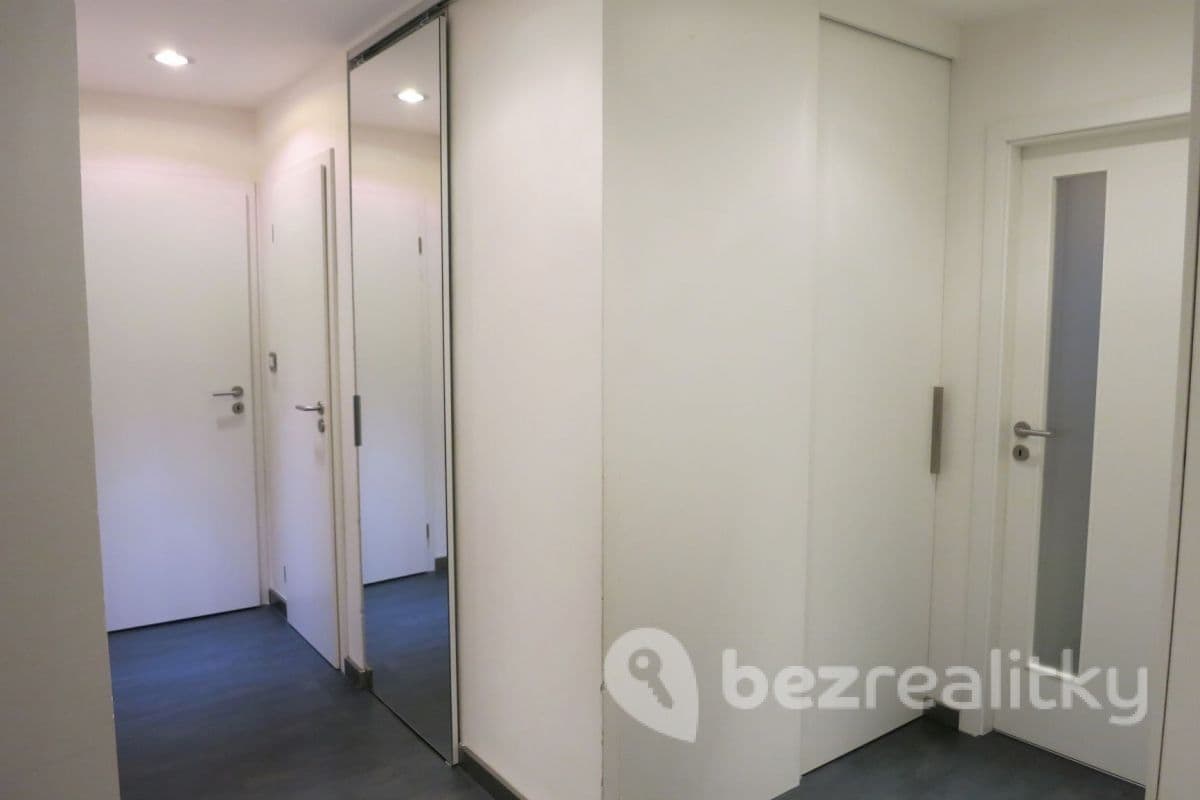 Prenájom bytu 3-izbový 74 m², Litvínovská, Praha, Praha Prenájom bytu 3-izbový 74 m², Litvínovská, Praha, Praha