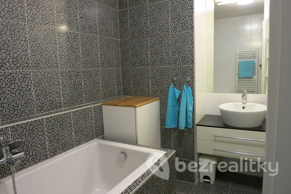 Prenájom bytu 3-izbový 74 m², Litvínovská, Praha, Praha Prenájom bytu 3-izbový 74 m², Litvínovská, Praha, Praha
