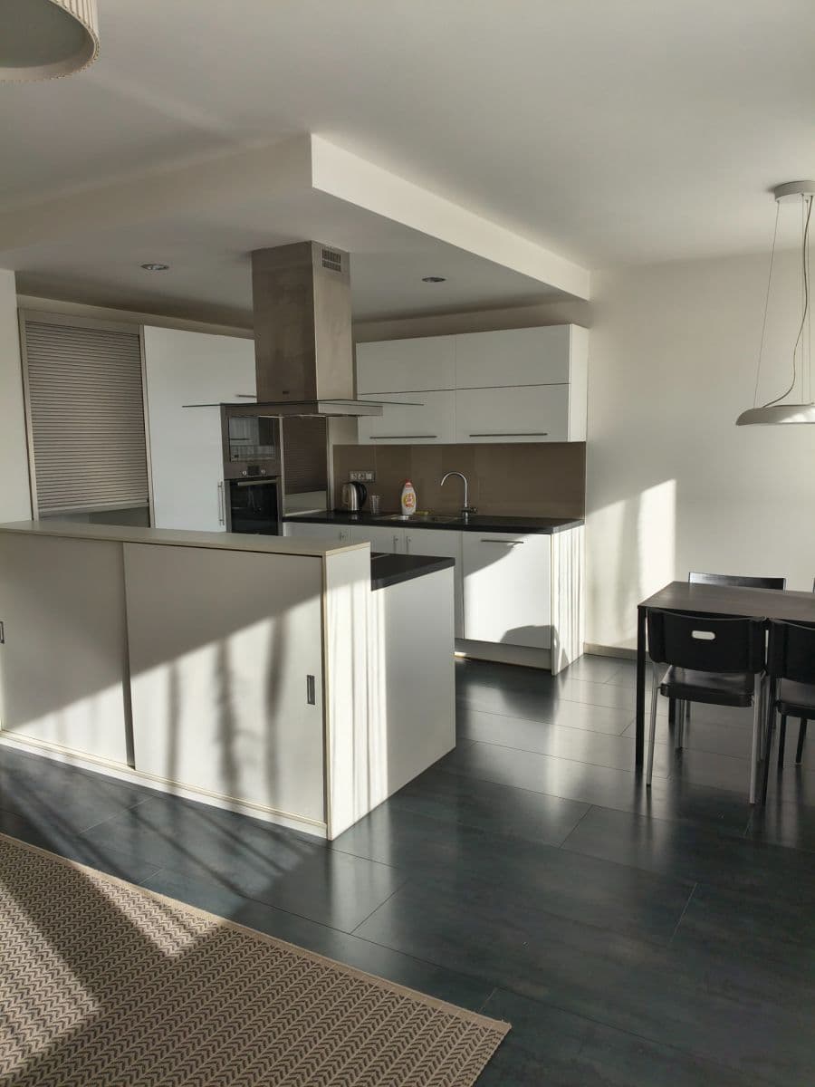 Prenájom bytu 3-izbový 74 m², Litvínovská, Praha, Praha Prenájom bytu 3-izbový 74 m², Litvínovská, Praha, Praha