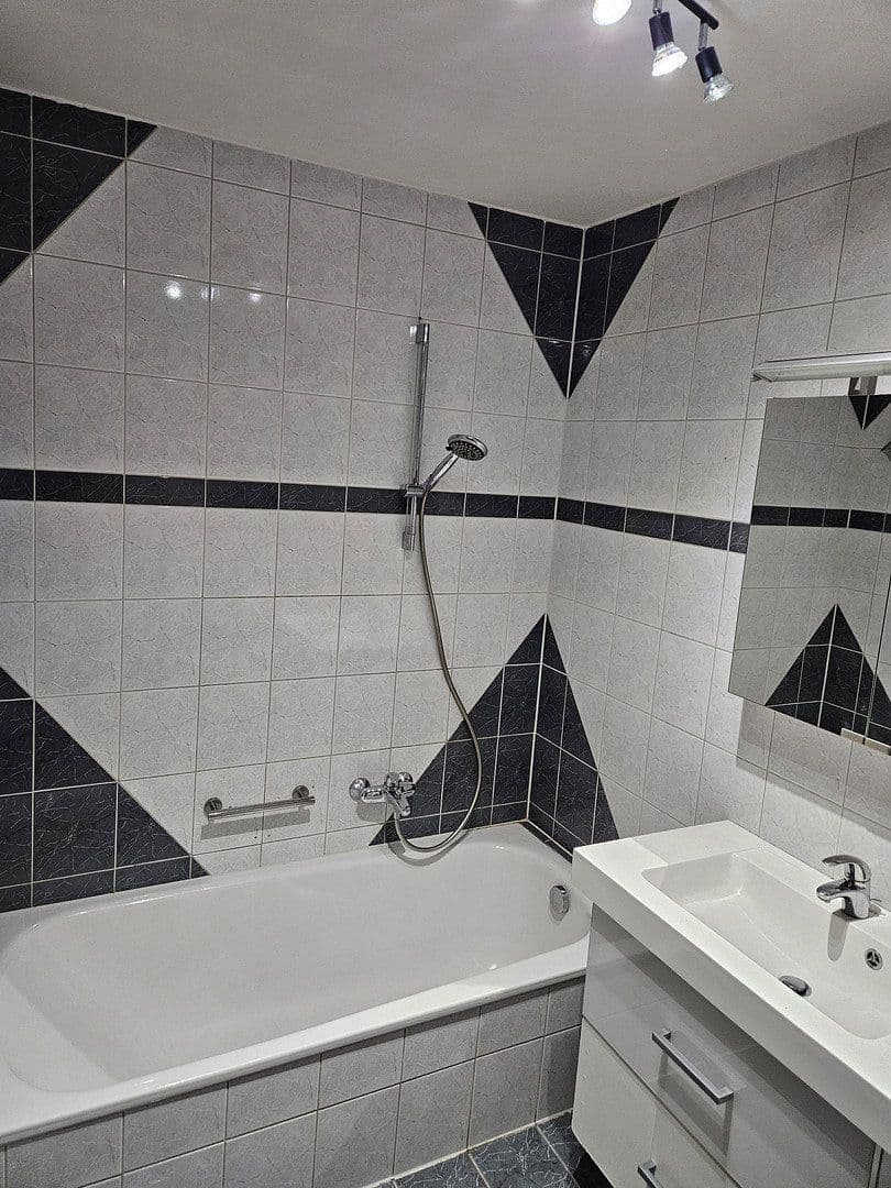 Predaj bytu 3-izbový 70 m², Schloßstraße 23a, Schrobenhausen - Sandizell, Bavorsko Predaj bytu 3-izbový 70 m², Schloßstraße 23a, Schrobenhausen - Sandizell, Bavorsko