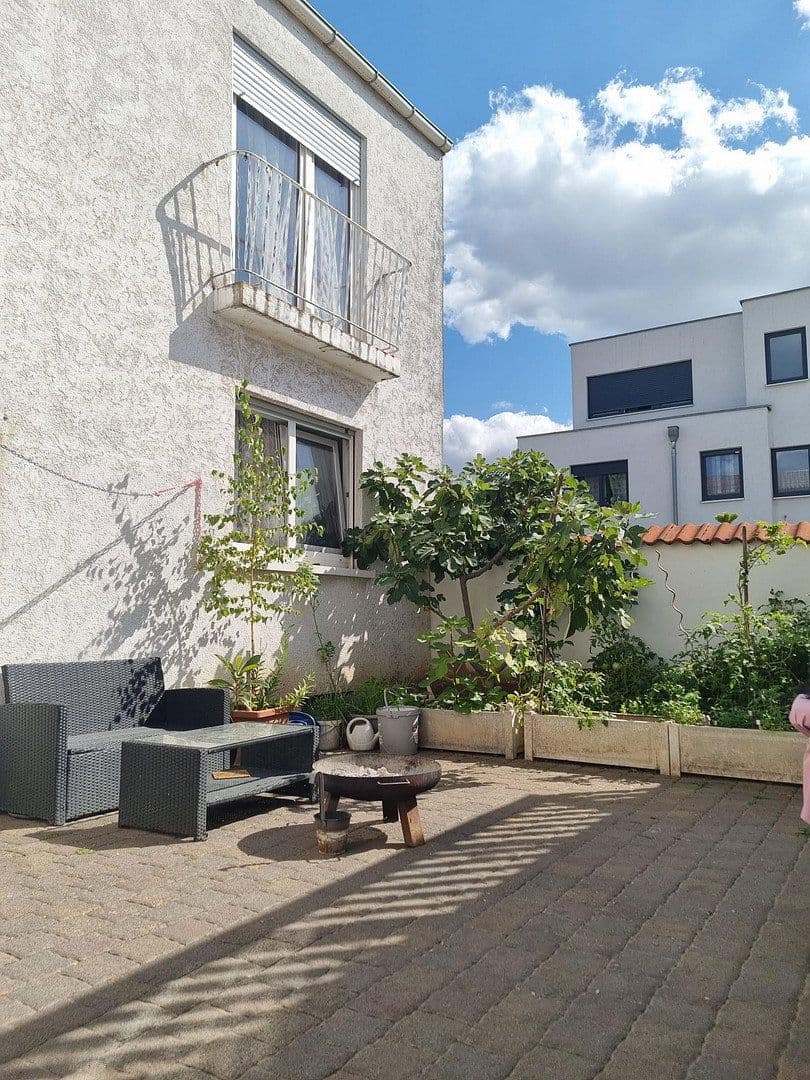 Predaj domu 187 m², pozemok 250 m², Elisabethenstraße 7, Bürstadt, Hesensko Predaj domu 187 m², pozemok 250 m², Elisabethenstraße 7, Bürstadt, Hesensko