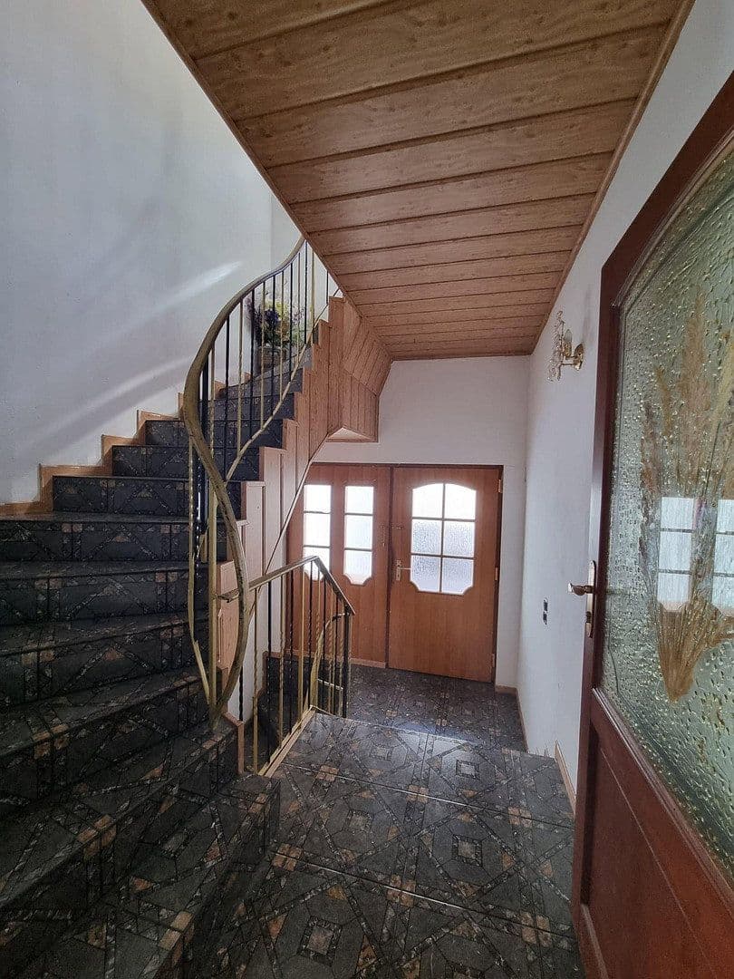Predaj domu 187 m², pozemok 250 m², Elisabethenstraße 7, Bürstadt, Hesensko Predaj domu 187 m², pozemok 250 m², Elisabethenstraße 7, Bürstadt, Hesensko