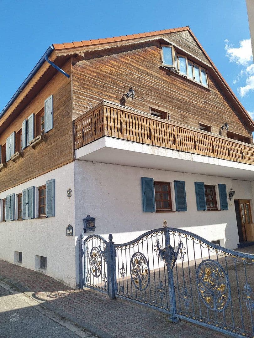 Predaj domu 187 m², pozemok 250 m², Elisabethenstraße 7, Bürstadt, Hesensko Predaj domu 187 m², pozemok 250 m², Elisabethenstraße 7, Bürstadt, Hesensko