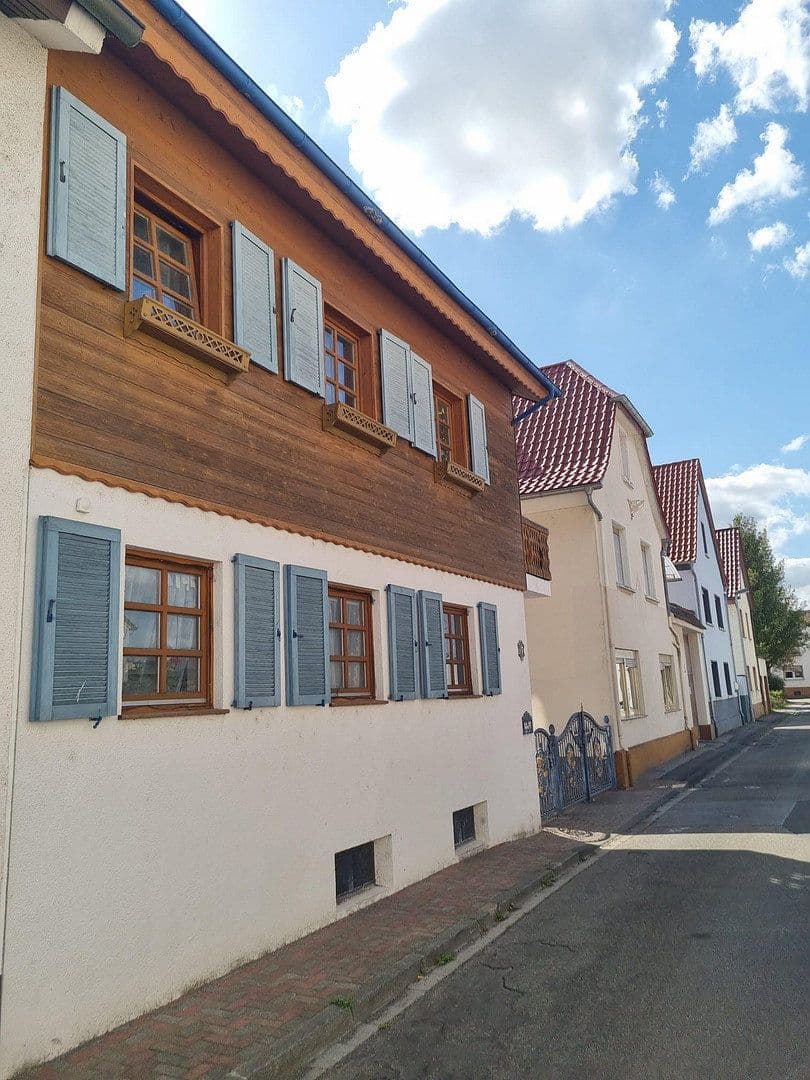 Predaj domu 187 m², pozemok 250 m², Elisabethenstraße 7, Bürstadt, Hesensko Predaj domu 187 m², pozemok 250 m², Elisabethenstraße 7, Bürstadt, Hesensko
