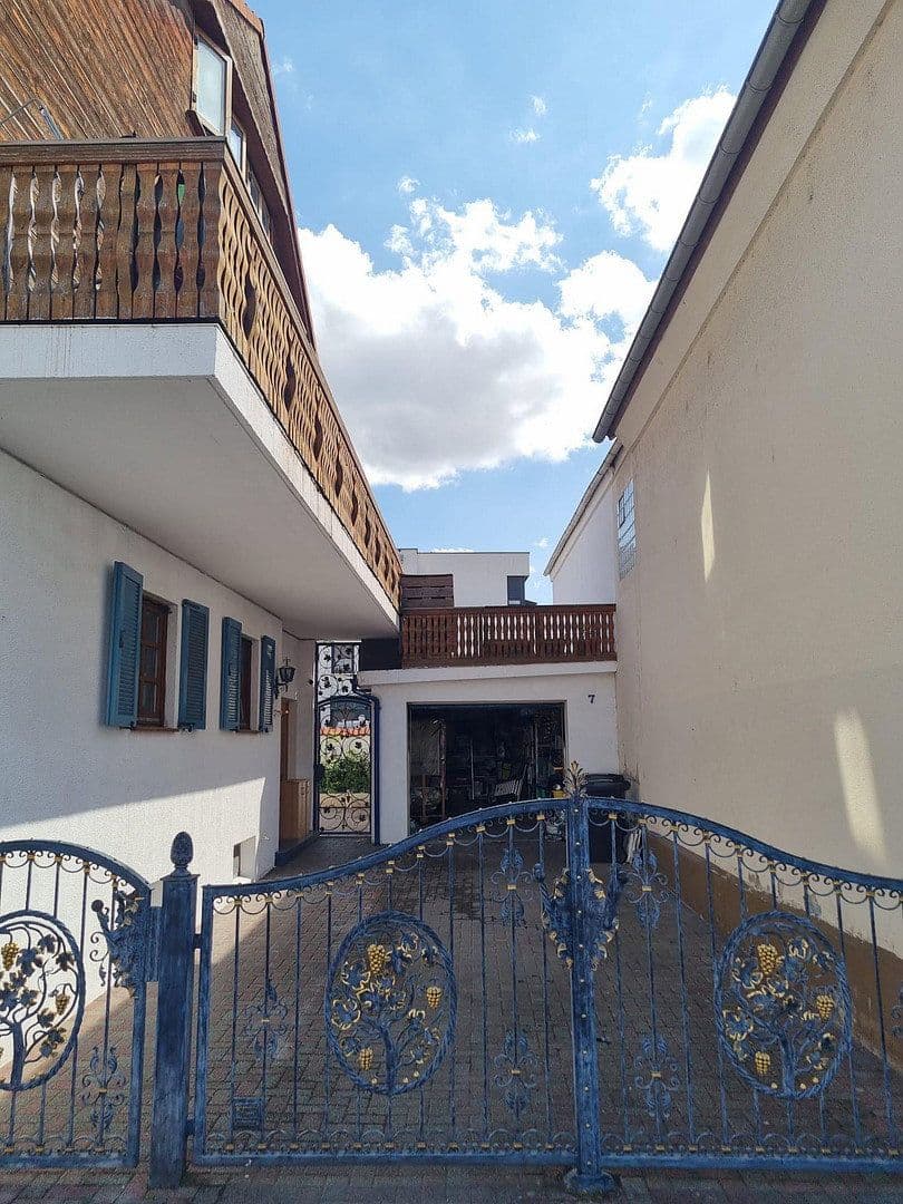 Predaj domu 187 m², pozemok 250 m², Elisabethenstraße 7, Bürstadt, Hesensko Predaj domu 187 m², pozemok 250 m², Elisabethenstraße 7, Bürstadt, Hesensko