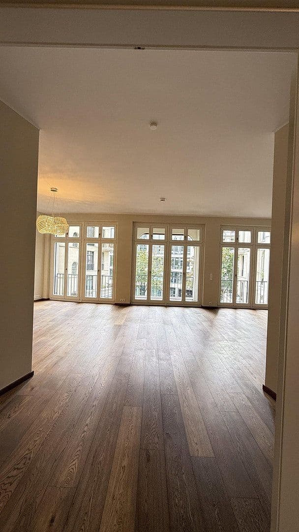 Prenájom bytu 4-izbový 129 m², Berlin, Berlín Prenájom bytu 4-izbový 129 m², Berlin, Berlín