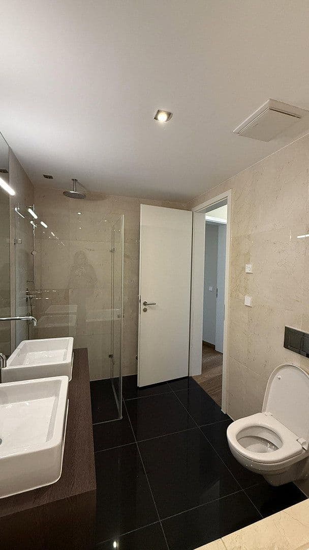 Prenájom bytu 4-izbový 129 m², Berlin, Berlín Prenájom bytu 4-izbový 129 m², Berlin, Berlín