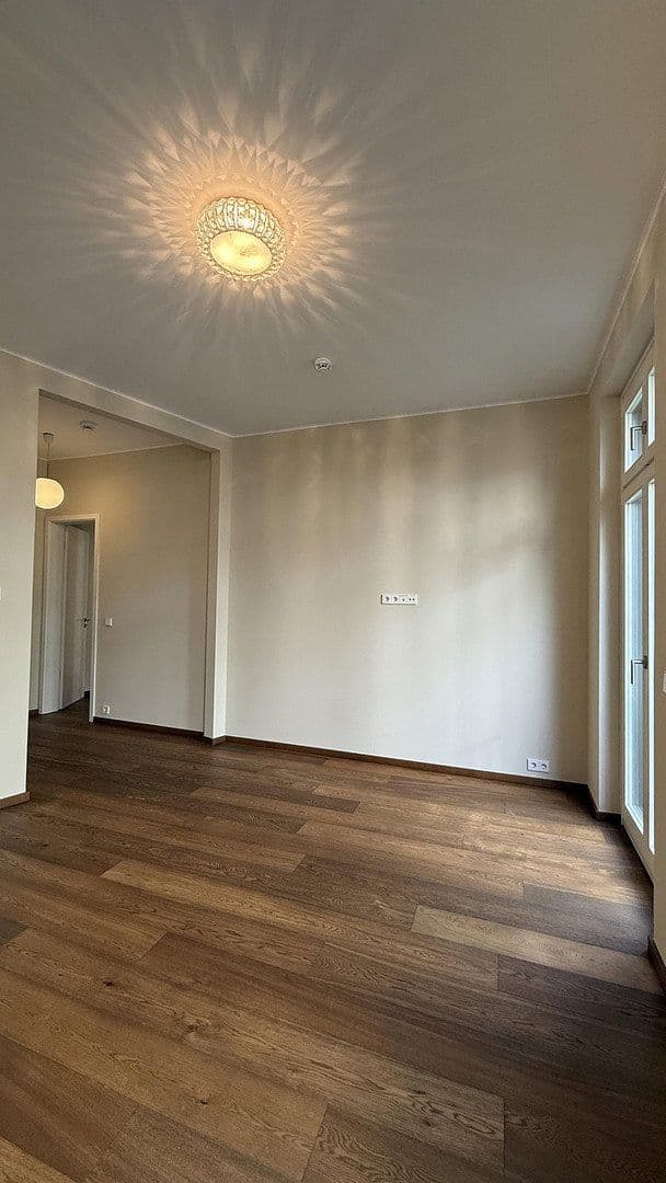 Prenájom bytu 4-izbový 129 m², Berlin, Berlín Prenájom bytu 4-izbový 129 m², Berlin, Berlín