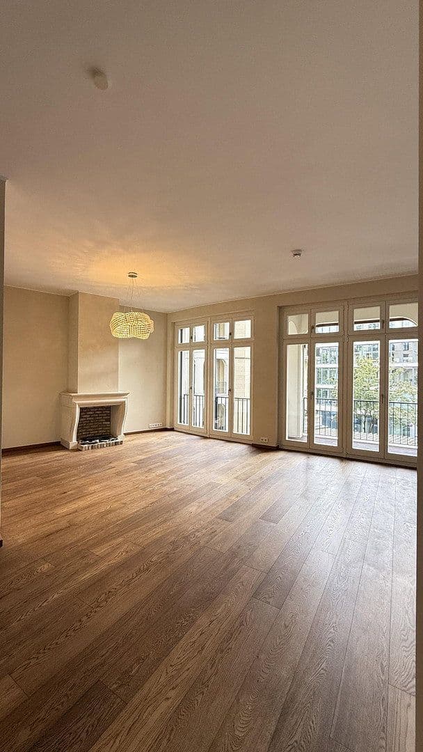 Prenájom bytu 4-izbový 129 m², Berlin, Berlín Prenájom bytu 4-izbový 129 m², Berlin, Berlín