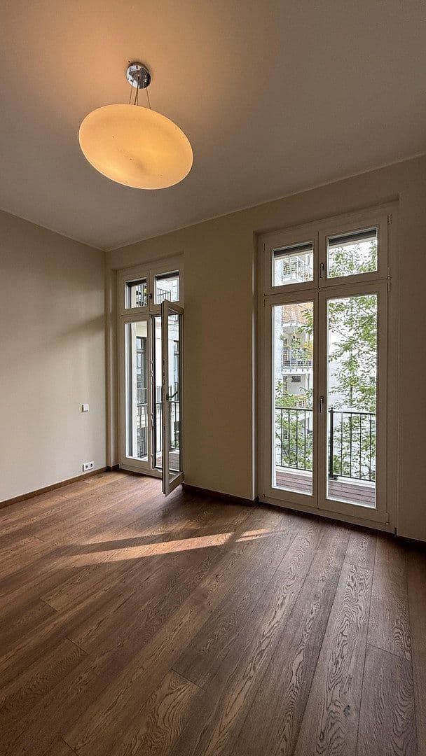 Prenájom bytu 4-izbový 129 m², Berlin, Berlín Prenájom bytu 4-izbový 129 m², Berlin, Berlín