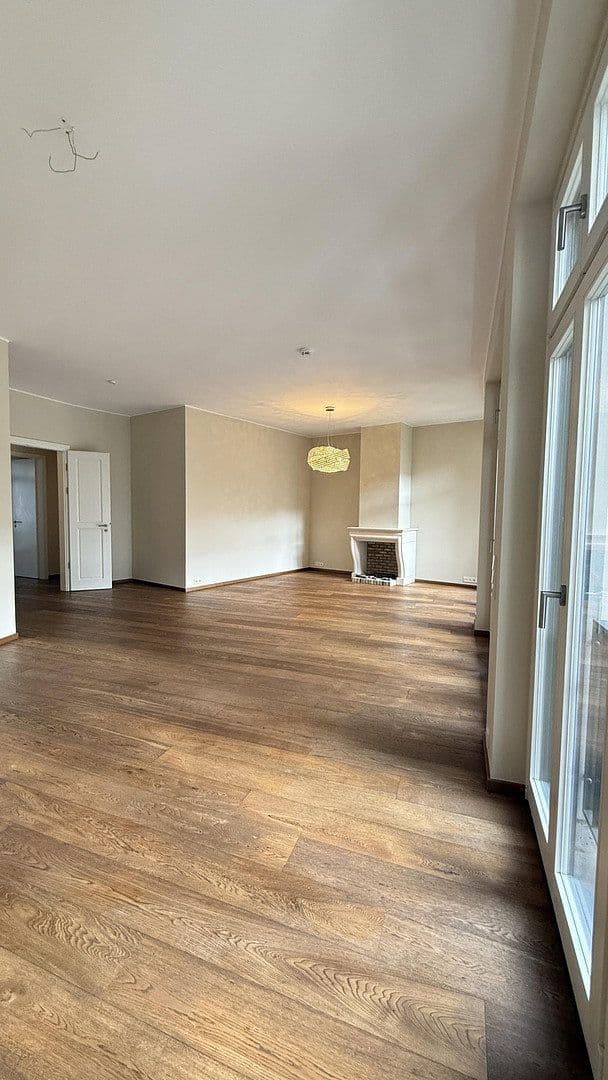 Prenájom bytu 4-izbový 129 m², Berlin, Berlín Prenájom bytu 4-izbový 129 m², Berlin, Berlín