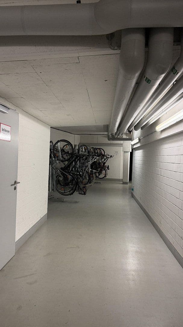Prenájom bytu 4-izbový 129 m², Berlin, Berlín Prenájom bytu 4-izbový 129 m², Berlin, Berlín