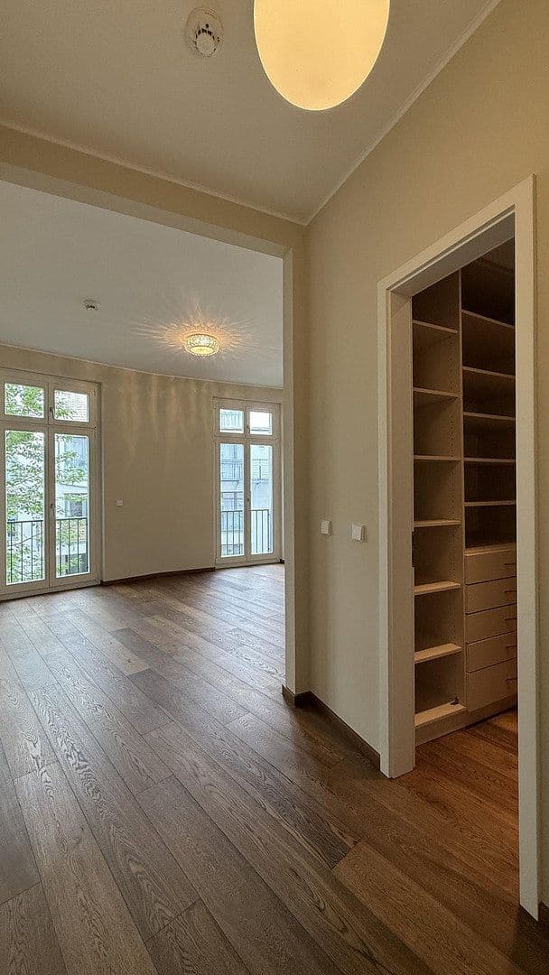 Prenájom bytu 4-izbový 129 m², Berlin, Berlín Prenájom bytu 4-izbový 129 m², Berlin, Berlín