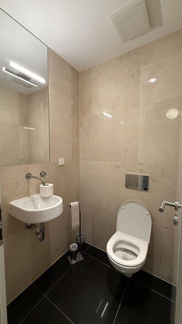 Prenájom bytu 4-izbový 129 m², Berlin, Berlín Prenájom bytu 4-izbový 129 m², Berlin, Berlín