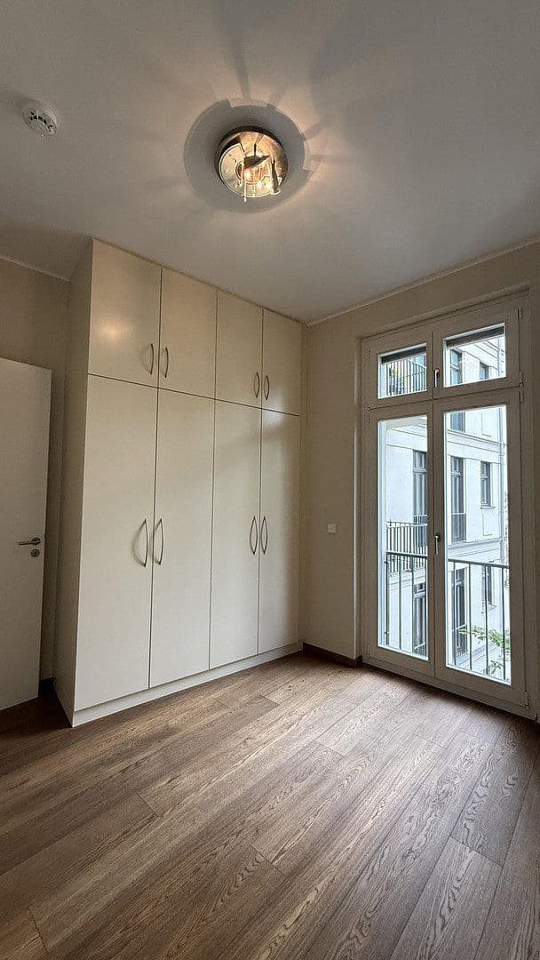 Prenájom bytu 4-izbový 129 m², Berlin, Berlín Prenájom bytu 4-izbový 129 m², Berlin, Berlín