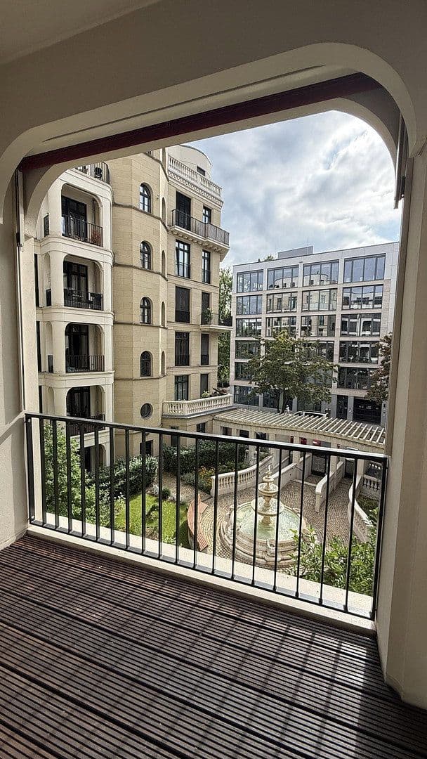 Prenájom bytu 4-izbový 129 m², Berlin, Berlín Prenájom bytu 4-izbový 129 m², Berlin, Berlín