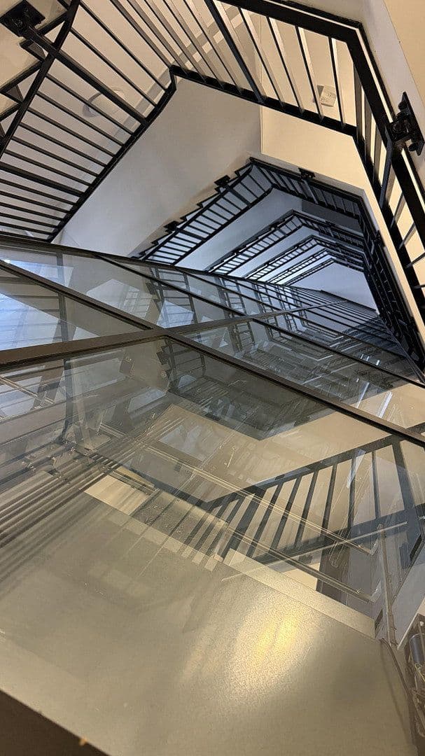 Prenájom bytu 4-izbový 129 m², Berlin, Berlín Prenájom bytu 4-izbový 129 m², Berlin, Berlín