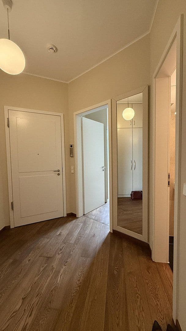 Prenájom bytu 4-izbový 129 m², Berlin, Berlín Prenájom bytu 4-izbový 129 m², Berlin, Berlín
